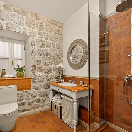 招待所 Dominus 4*